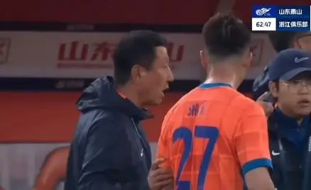 包含球队状况低迷，管理层加强内部沟通的词条