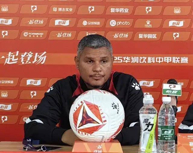 关于阿尔希拉尔防守体系稳固，力求半决赛再创佳绩的信息