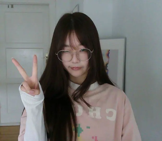 关于解说Kitty晒照：采访了十一位选手，今年的赛程还有复活甲呢的信息